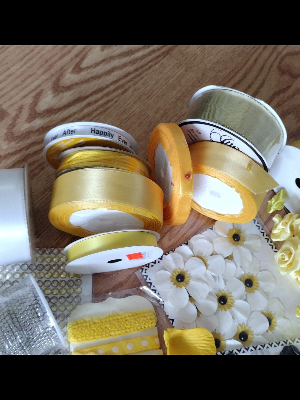 Yellow White Gold Floral & Ribbon Party Craft Kit - Picture 4 of 8